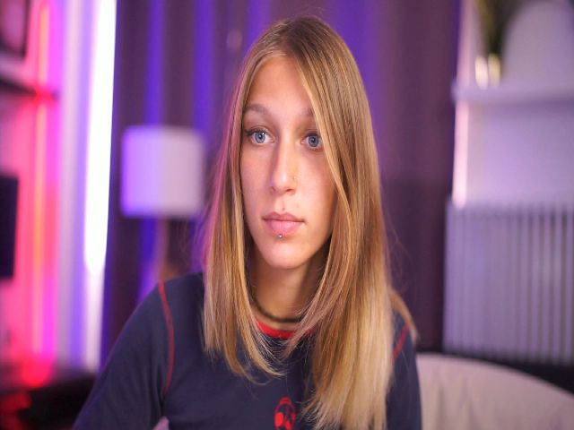 Live sex webcam photo for Poppyes #269218018