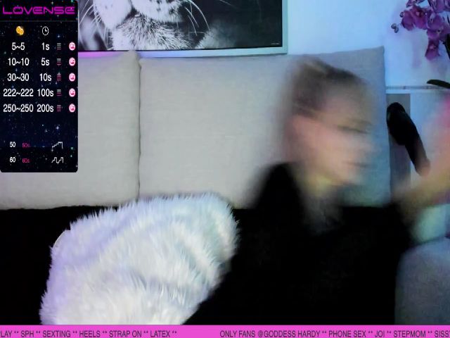 Live sex webcam photo for GoddessHardy #269224566