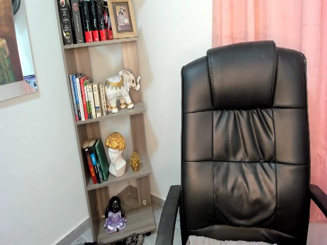 Live sex webcam photo for latina_violet #269212926