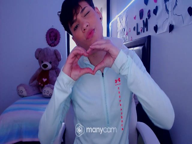 Live sex webcam photo for Laura_R23 #269219717