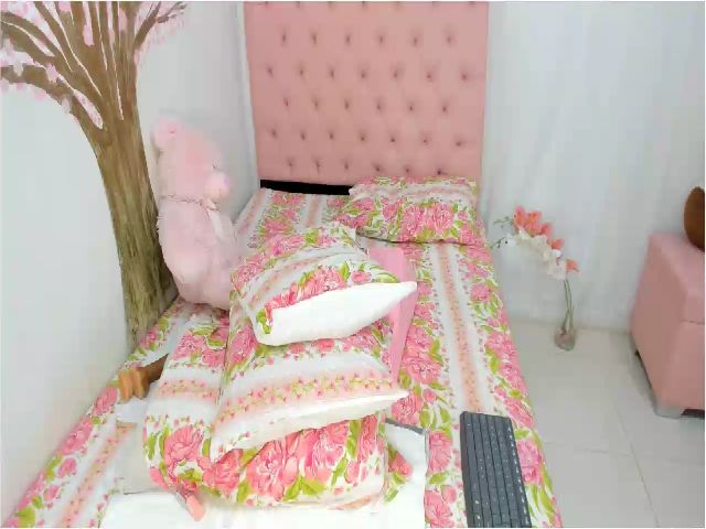 Live sex webcam photo for Roxyswt #269222270