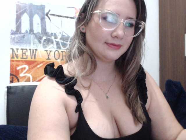 Live sex webcam photo for LeaKingHot #269210710