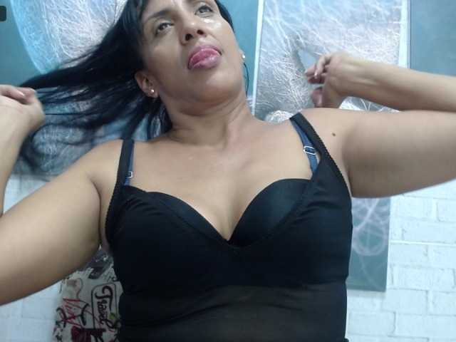 Live sex webcam photo for JulietaMilf #269228276