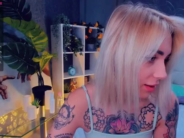 Live sex webcam photo for KaprinaGirrs #269237113