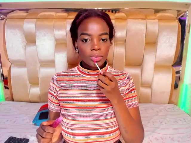 Live sex webcam photo for vickyquinn #269237146