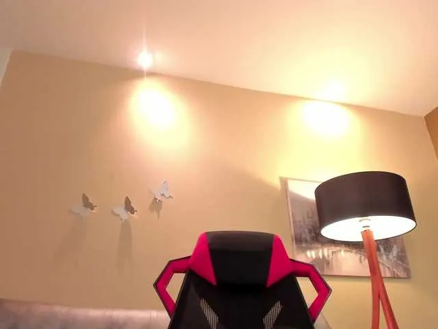 Live sex webcam photo for EllaClark #287991654