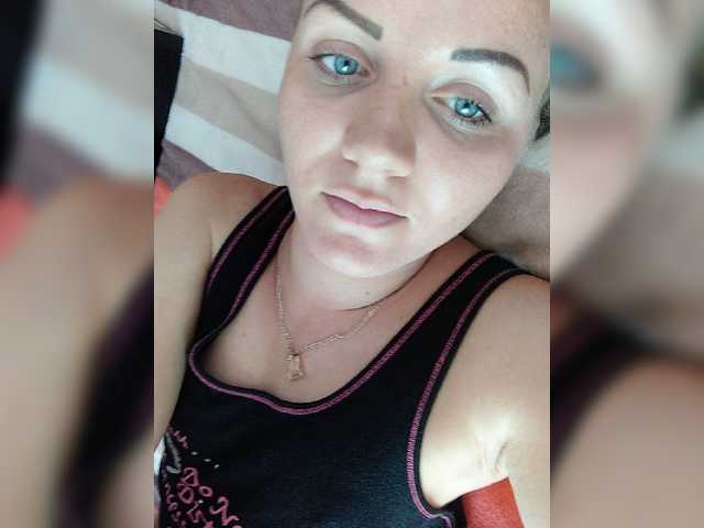 Live sex webcam photo for Alenushka888 #269232281