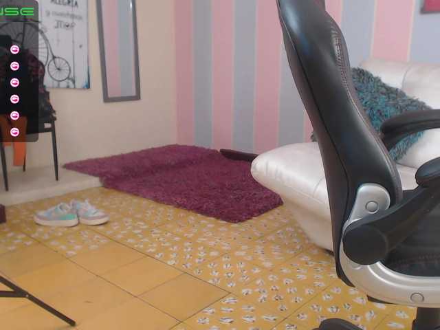 Live sex webcam photo for chloe-rosse #269232952