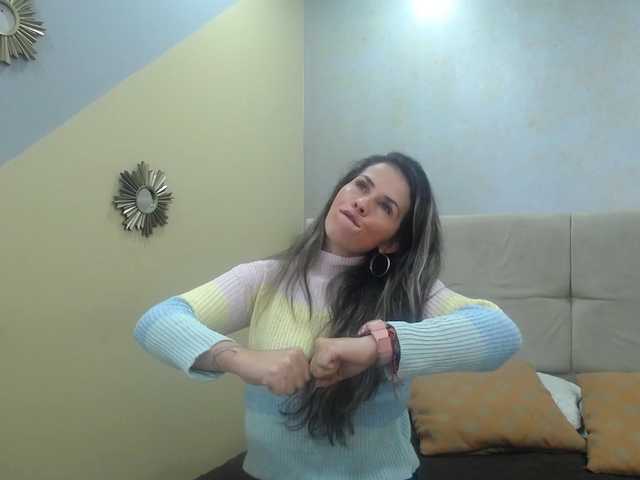 Live sex webcam photo for Jipsya #269237100