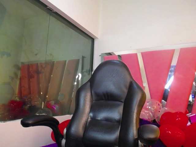 Live sex webcam photo for violetadam #269233364