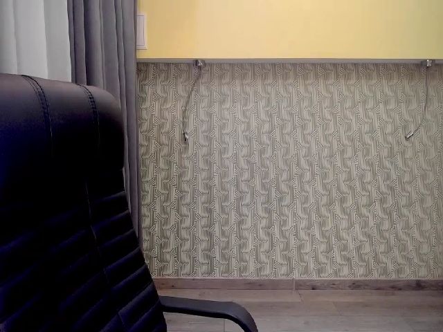 Live sex webcam photo for Nikolle_Love #269240437