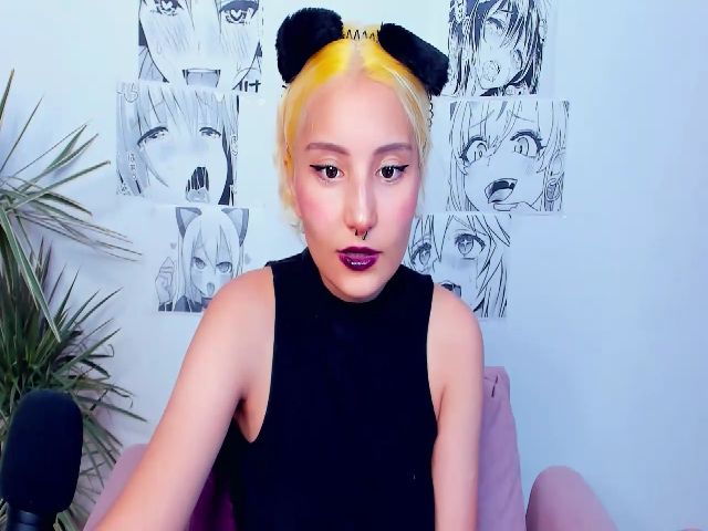 Live sex webcam photo for KarenIo #269226435