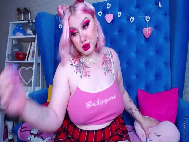 Live sex webcam photo for CurvyAlyce19 #269234182