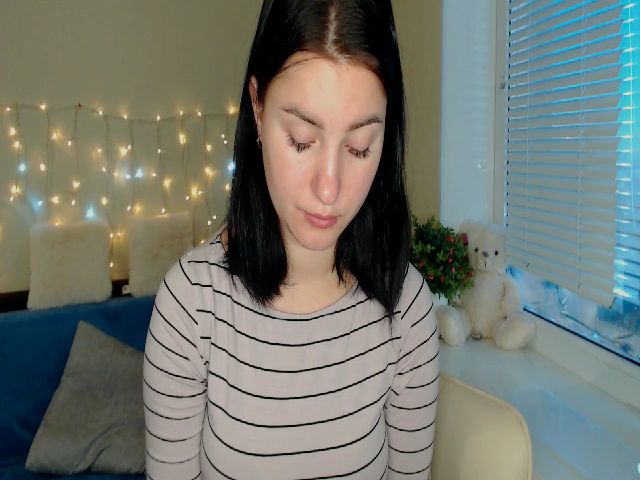 Live sex webcam photo for JenniferGill #269231868