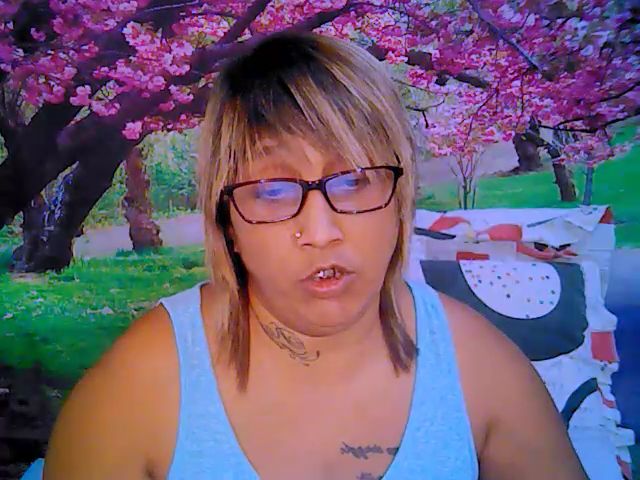 Live sex webcam photo for Roxyfoxy69 #269234843