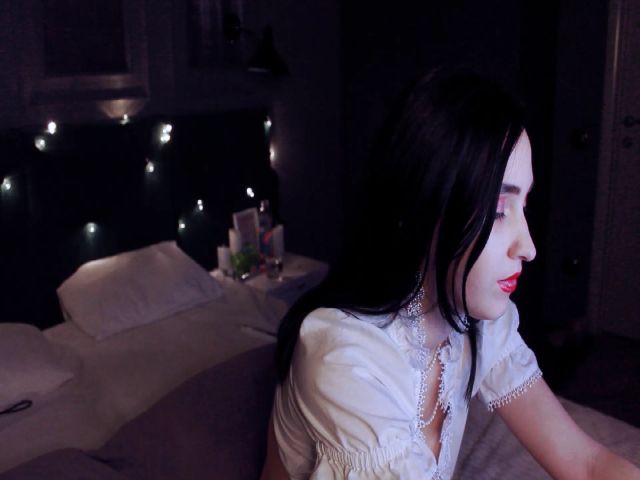 Live sex webcam photo for VictoriaLein #269245715