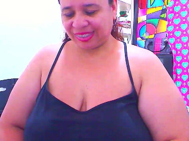 Live sex webcam photo for LatinaBigAss4 #269239038