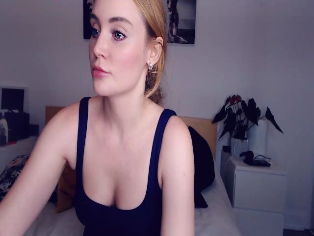 Live sex webcam photo for MagicMusa #269227079