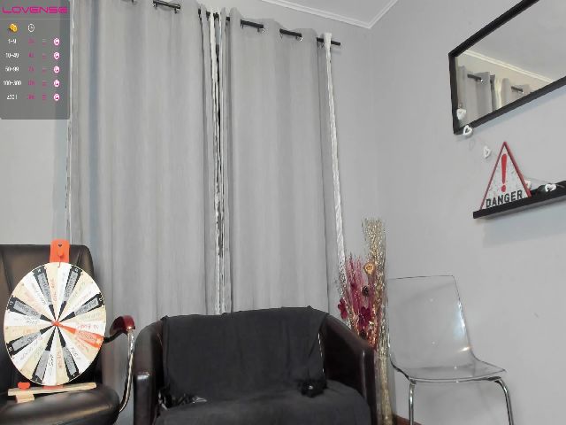 Live sex webcam photo for Emeli_Squirt #269230441