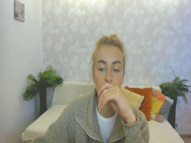 Live sex webcam photo for MissisRexa #269234671