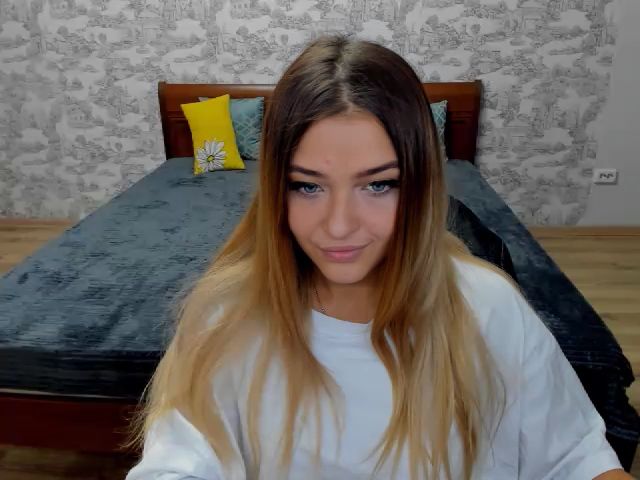 Live sex webcam photo for RachelAir #269235726