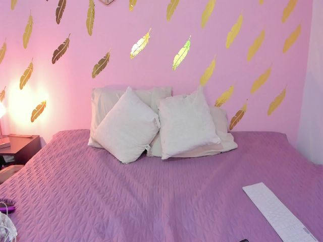 Live sex webcam photo for Roseann__ #269237575