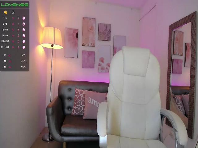 Live sex webcam photo for AiriKim #269245665