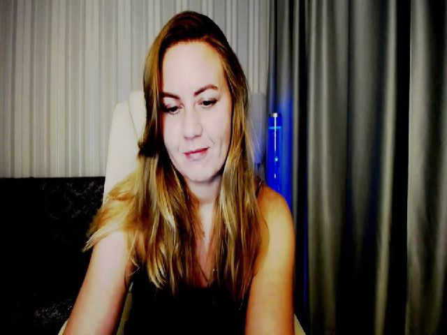 Live sex webcam photo for CintyCat #269239257