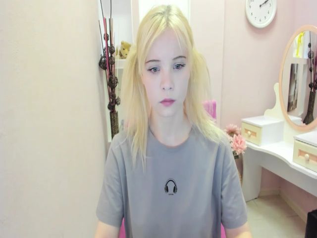 Live sex webcam photo for VeronicaRangy #269245536