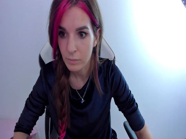 Live sex webcam photo for KarenFinger #269243485