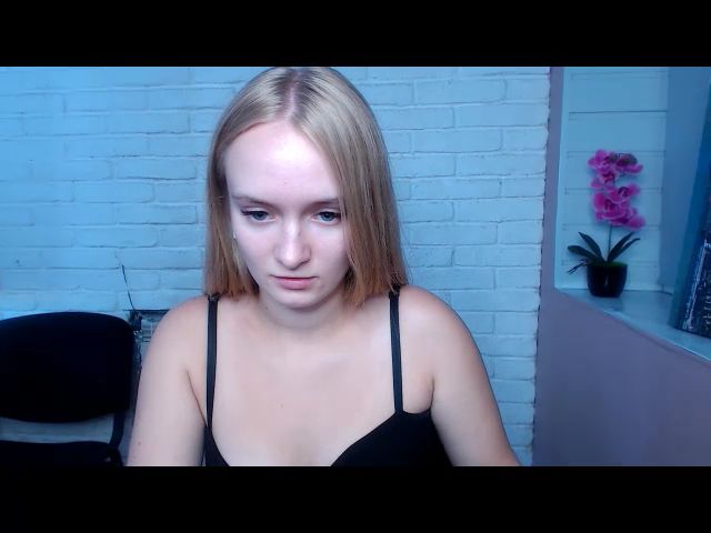 Live sex webcam photo for EmillyWillis #269231726
