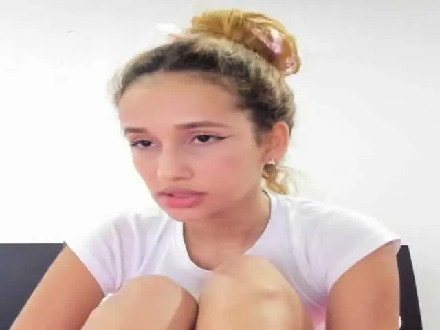 Live sex webcam photo for latincarlahot #269236397