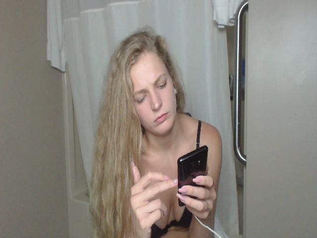 Live sex webcam photo for Scarlettfire1 #269240428
