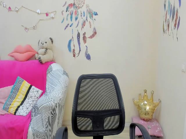 Live sex webcam photo for LoreinKis #269234945