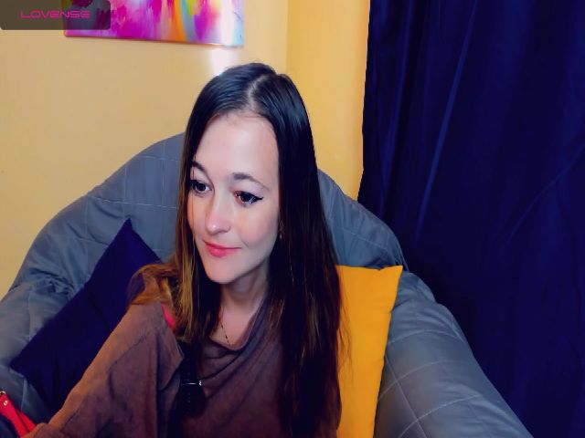 Live sex webcam photo for TinyKrisss #269233451