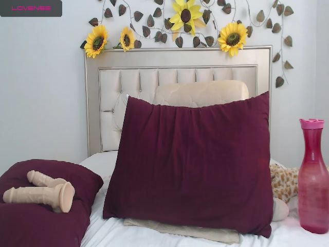 Live sex webcam photo for Maggie_Cooper #269239555