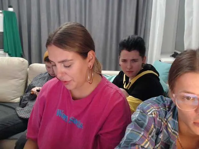 Live sex webcam photo for BugaGirls #269246054