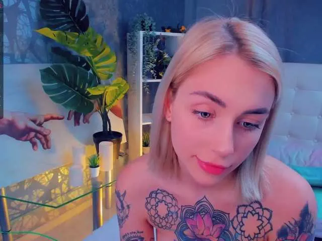 Live sex webcam photo for KaprinaGirrs #269251208