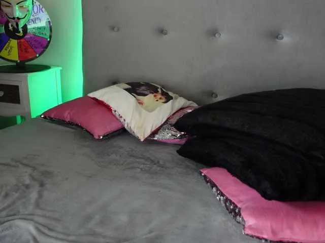 Live sex webcam photo for AngelaMyst #287940359