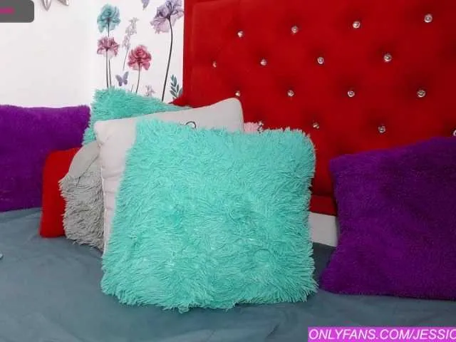 Live sex webcam photo for jessica-jmz23 #269247484