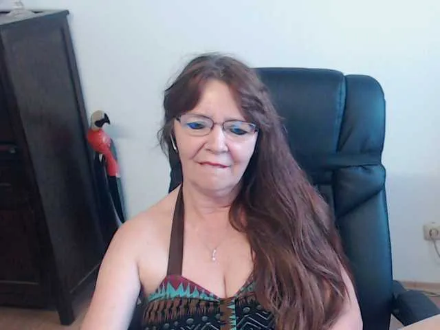 Live sex webcam photo for xmilfx #269255200