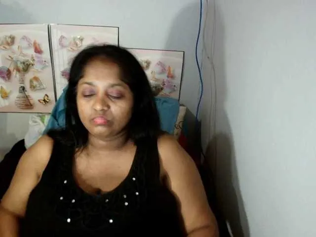 Live sex webcam photo for Indiantasha #287986195