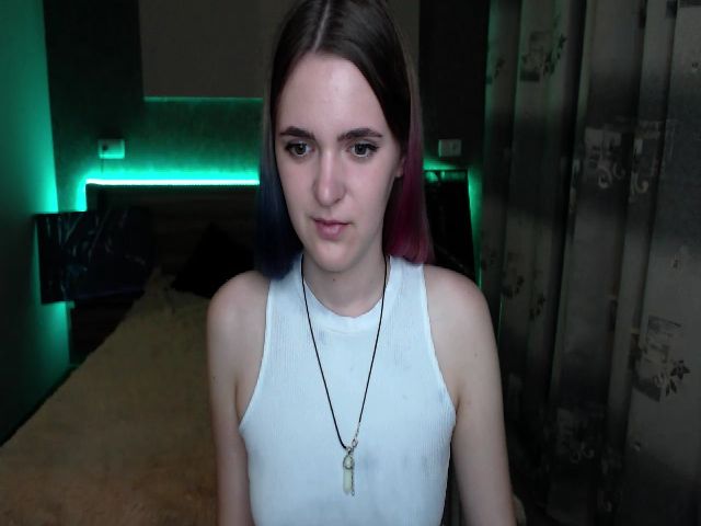 Live sex webcam photo for Ella_Hudson #269262732
