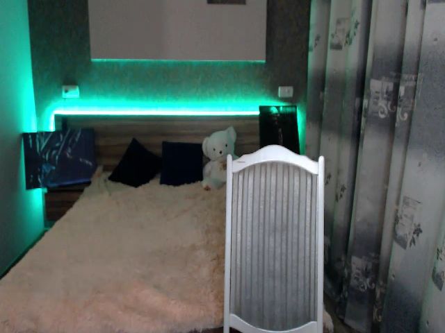 Live sex webcam photo for Ella_Hudson #269263262