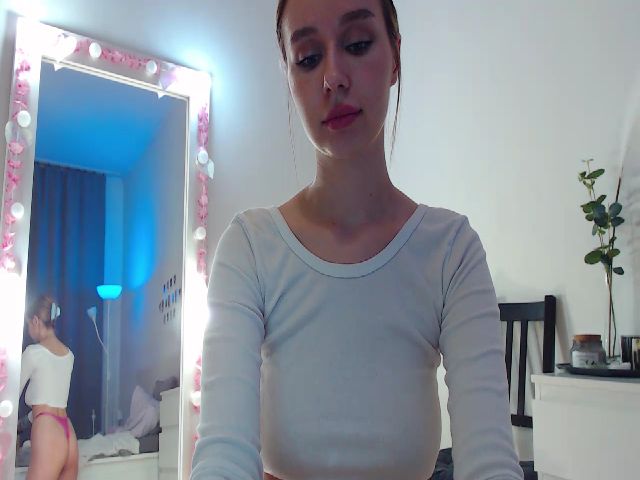 Live sex webcam photo for Kittygirl18 #269264298