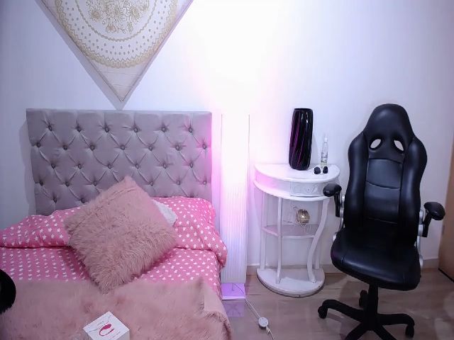 Live sex webcam photo for Aria_brown_ #269263938