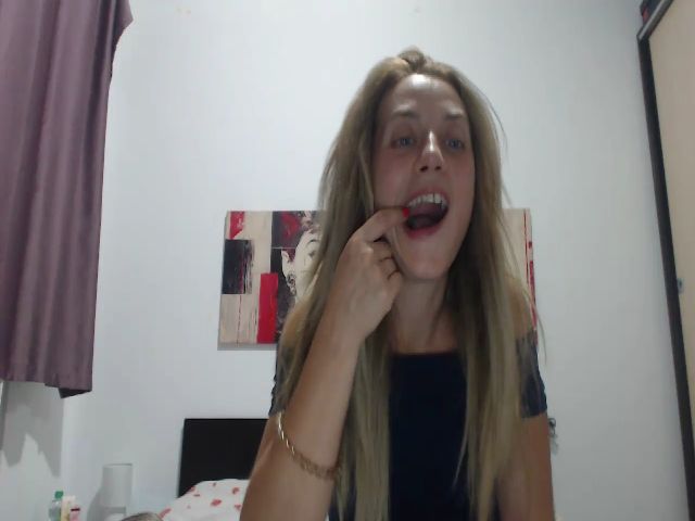 Live sex webcam photo for MonicaDiamond #269264477