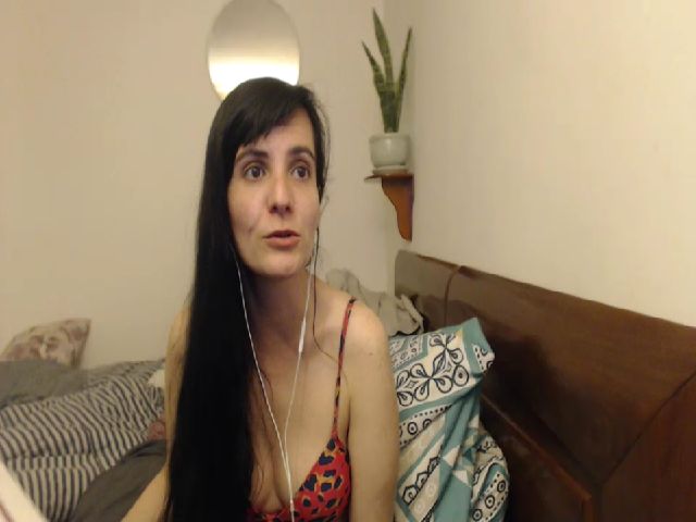 Live sex webcam photo for isabellazee2 #269249448