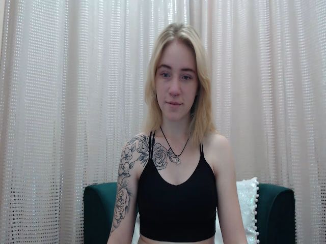 Live sex webcam photo for RedBerryy #269247953