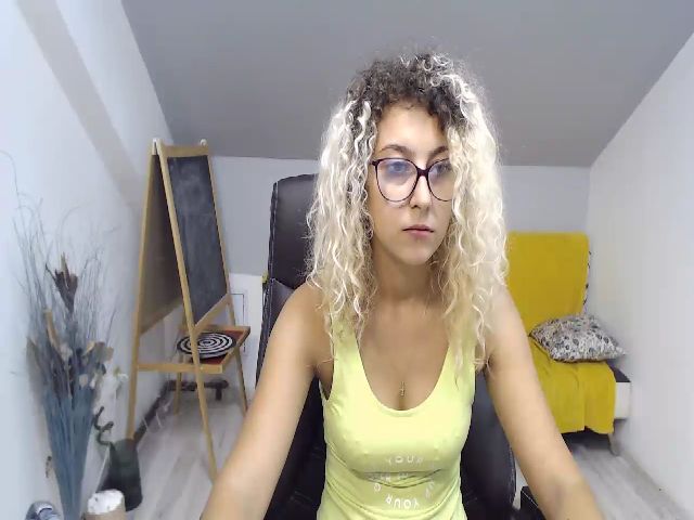 Live sex webcam photo for CurlyBella #269252854